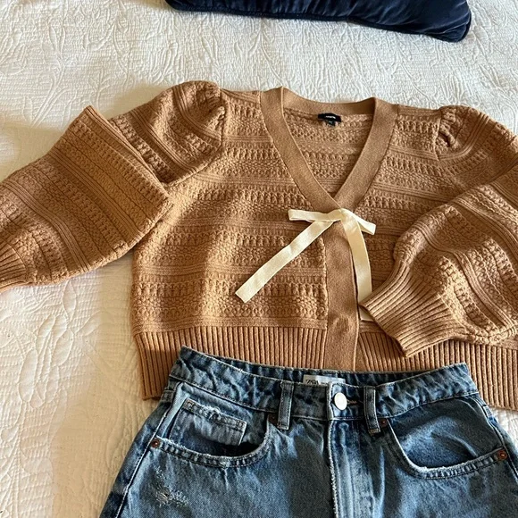 Express Tan Cardigan with Cream Bow - Picture 4 of 6